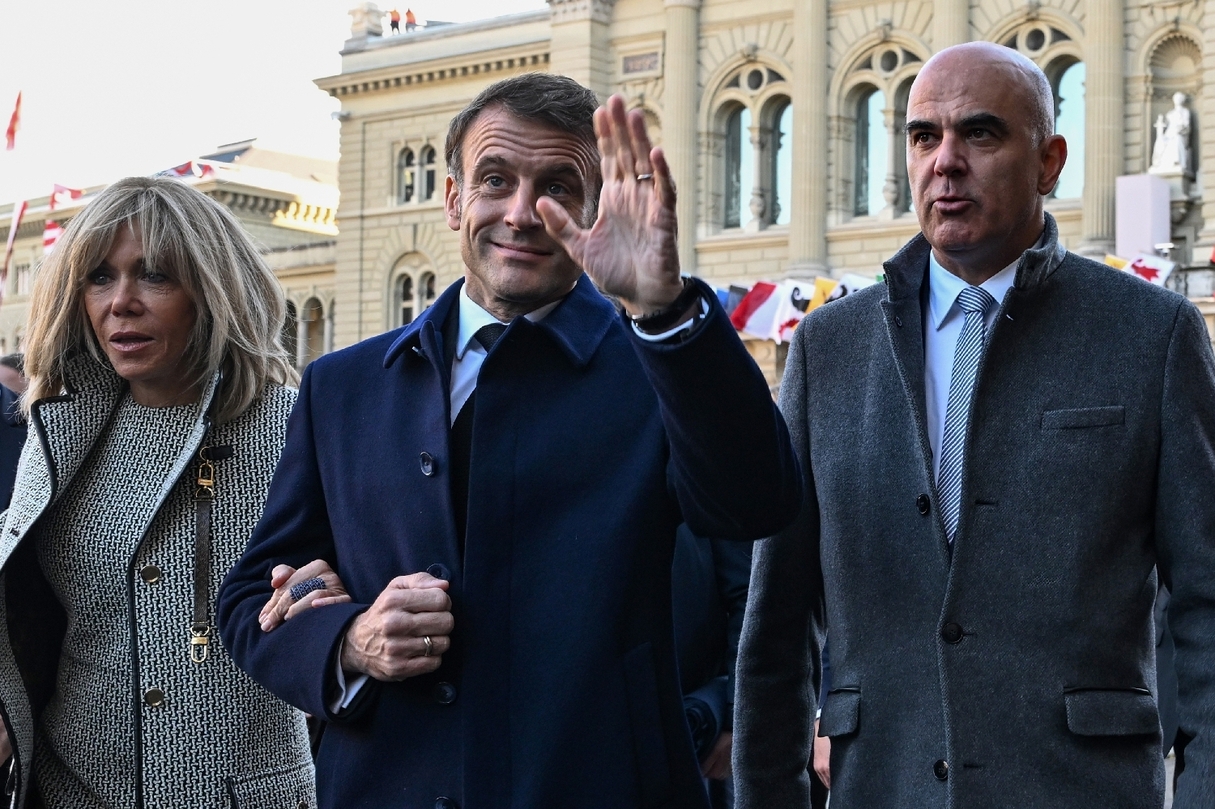, En Suisse, Macron appelle à préserver la paix et la démocratie « jamais acquises »